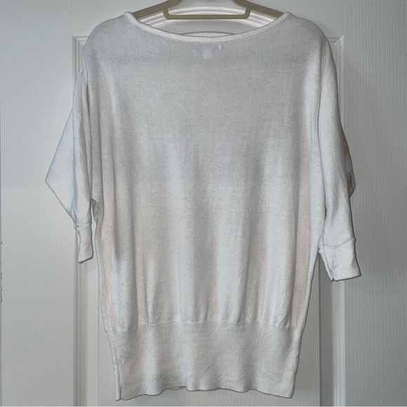 NEW YORK & COMPANY White Rose Floral Sweater Size Small - Picture 6 of 9